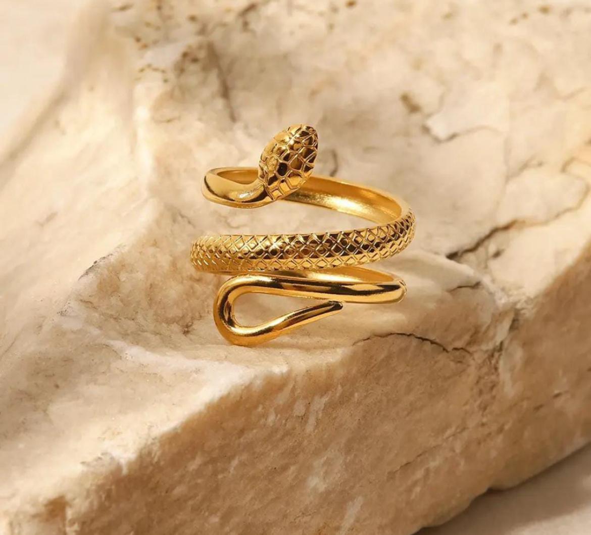 Serpenta – Golden Serpent Wrap Ring