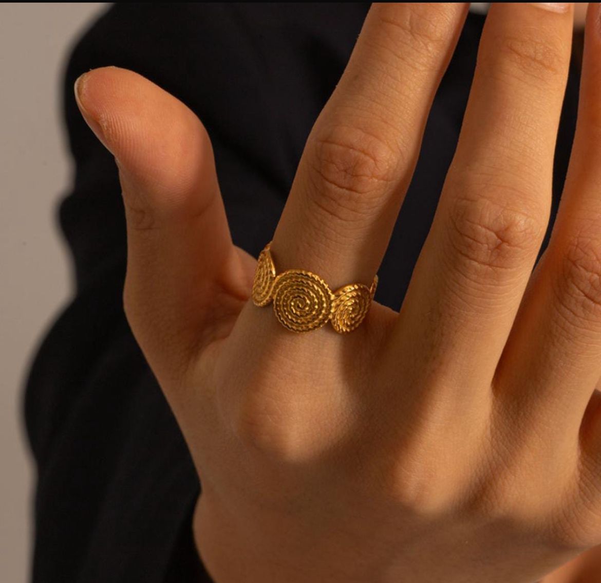 Aurelia – Golden Spiral Ring